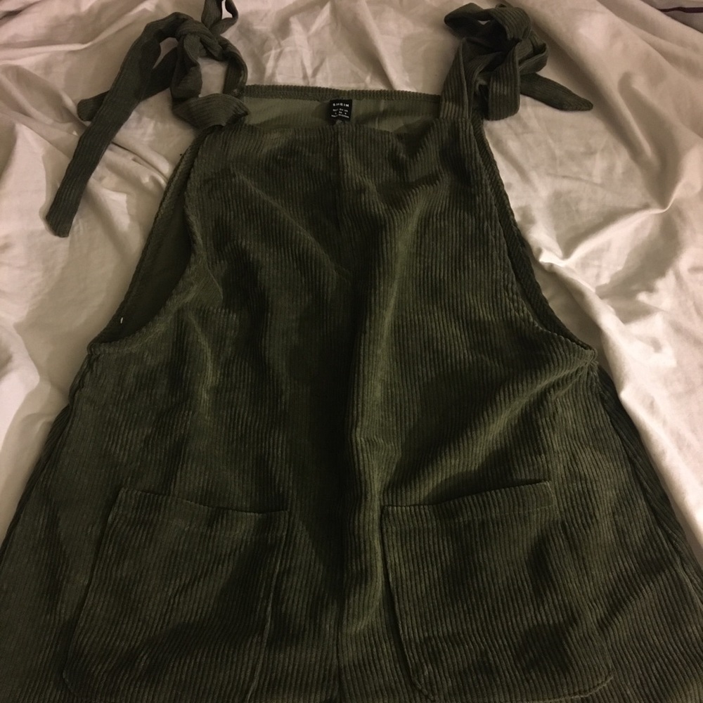 Super cute dark green jumper